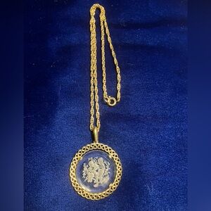Vintage Crown Trifari Gemini Twins Pendant Necklace Zodiac Intaglio Gold Tone